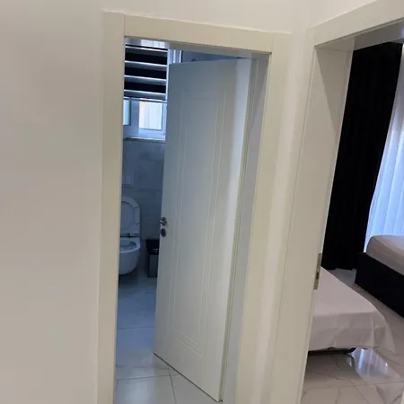 Mia * Golem (Tirana)