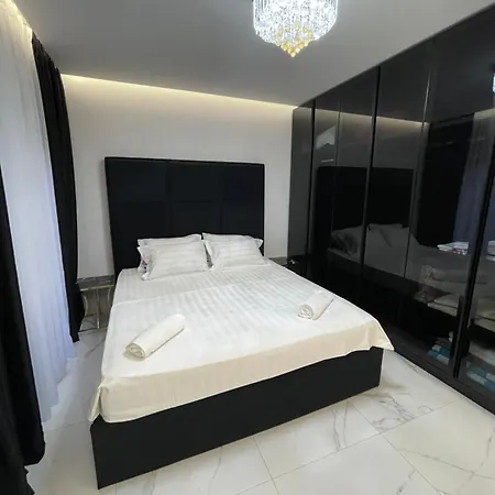 Mia Daire Golem (Tirana)