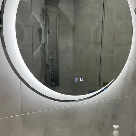 Mia * Golem (Tirana)