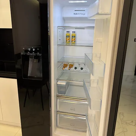 Mia * Golem (Tirana)