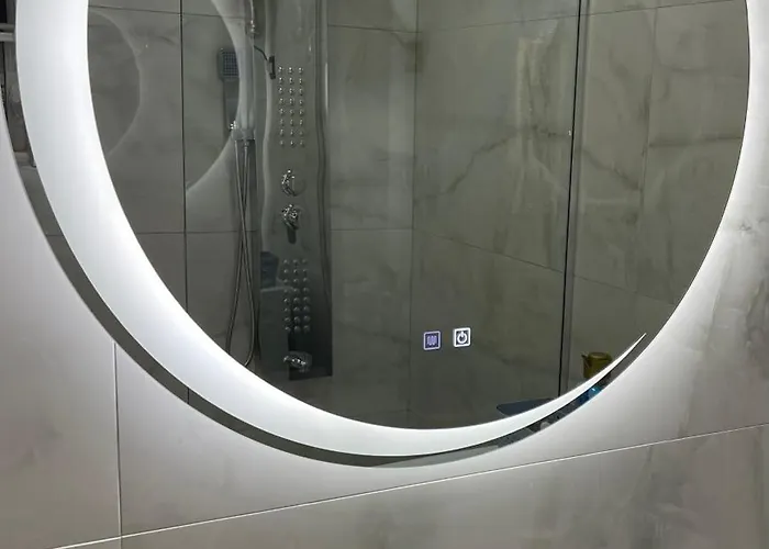 Mia * Golem (Tirana)